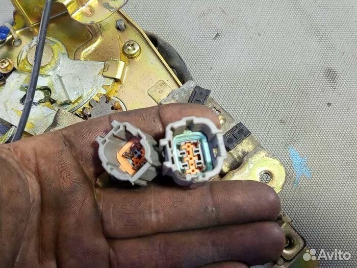 Механизм открывания двери задней левой Nissan Liberty I (1998—2004) 45290