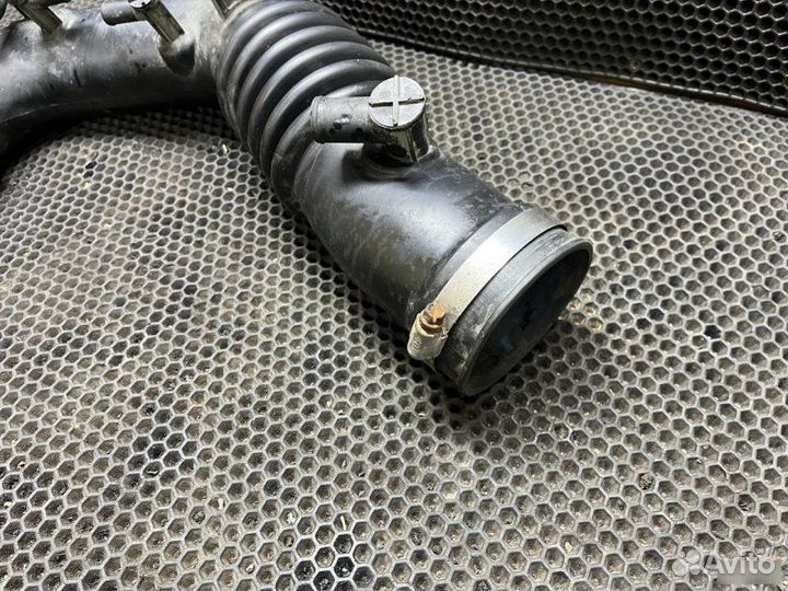 Патрубок воздушного фильтра Subaru Legacy 2