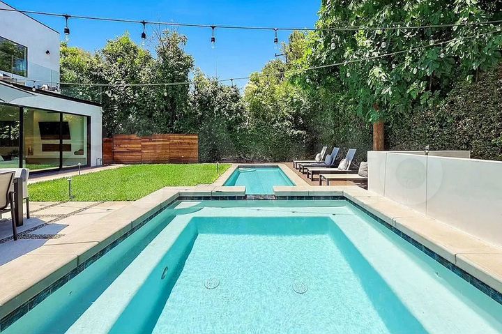 Дом 260 м² на участке 9 сот.