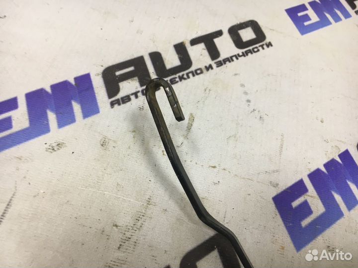 Поводок стеклоочистителей Шевроле Нива