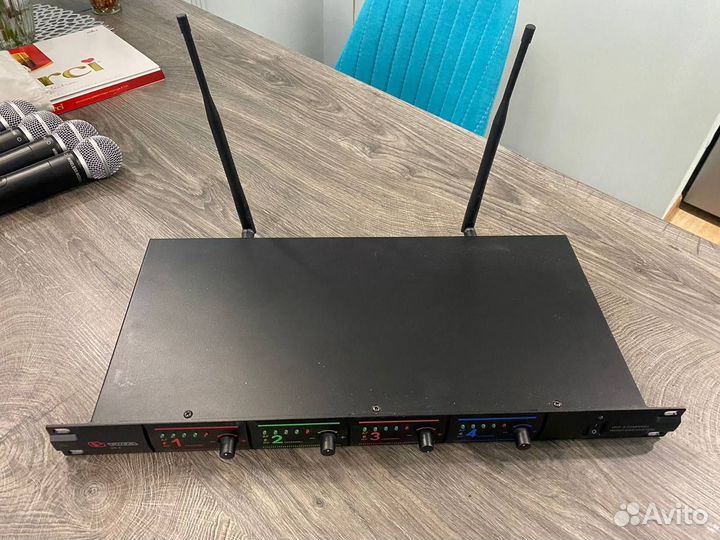 Volta US-4 микрофонная радиосистема