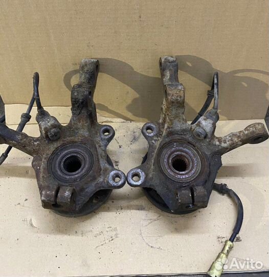 Кулак передний Рено Кангу 1 левый правый