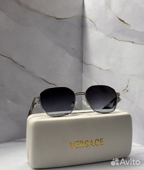 Солнцезащитные очки Versace