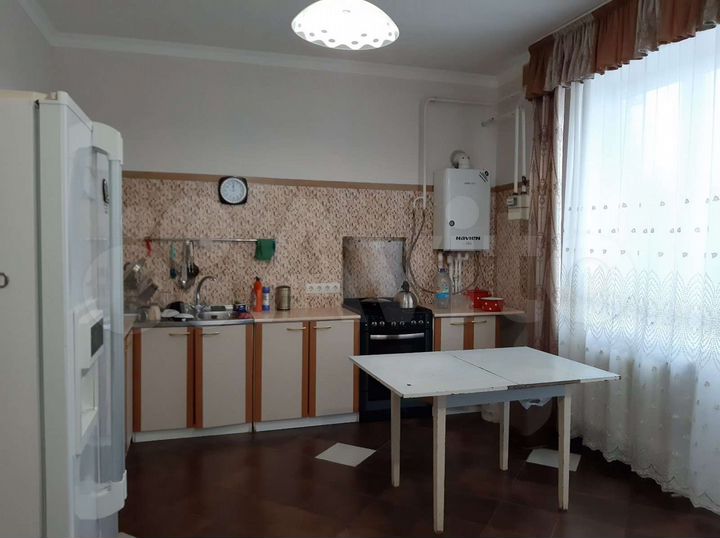 Дом 200 м² на участке 14 сот.