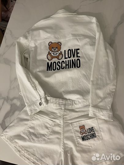 Комплект джинсовая куртка и шорты в стиле Moschino