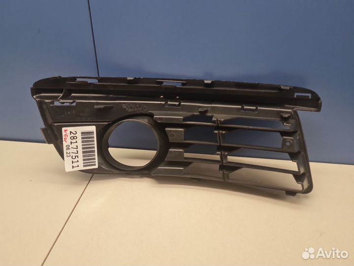 Заглушка п т фары в бампере левая Volkswagen Golf