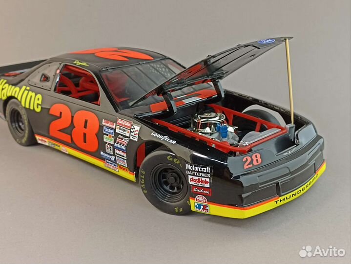 Ford Thunderbird Nascar Ertl 1:18