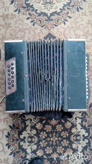 Гармонь старая