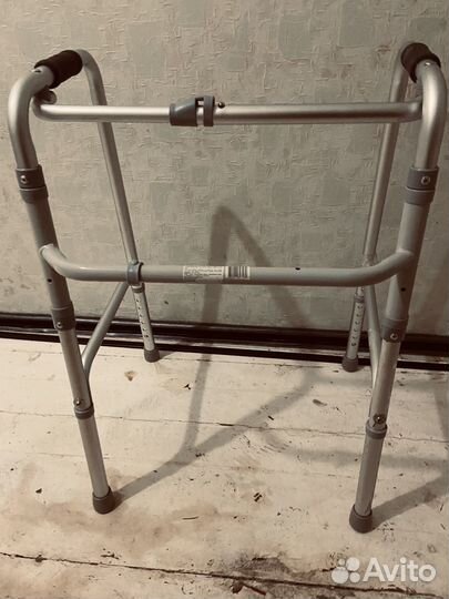 Ходунки для пожилых людей