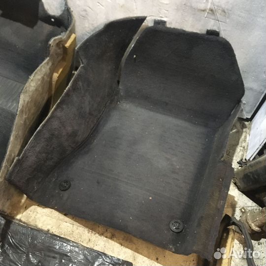 Ковровое покрытие перед Mercedes-Benz W210