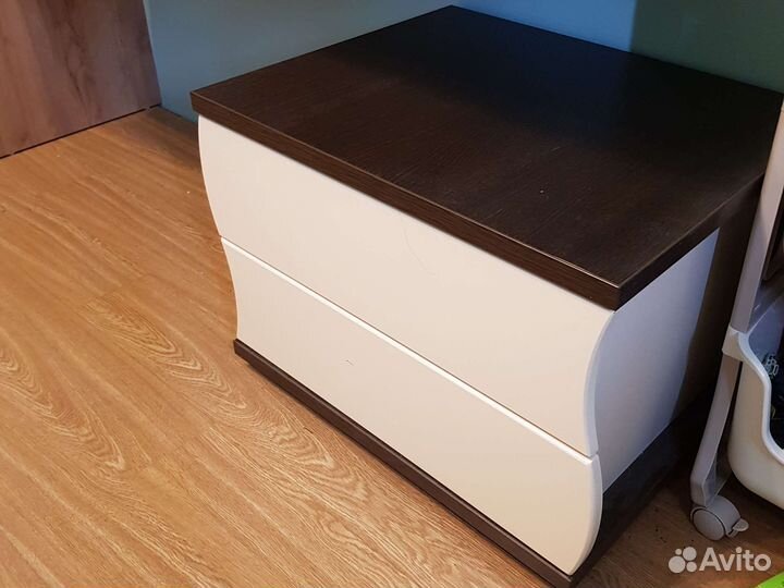 Полка подвесная с тумбой