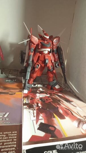 Фигурки Gundam, собранные