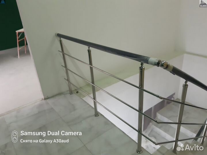 Перила из нержавеющей стали комбинированные с дере