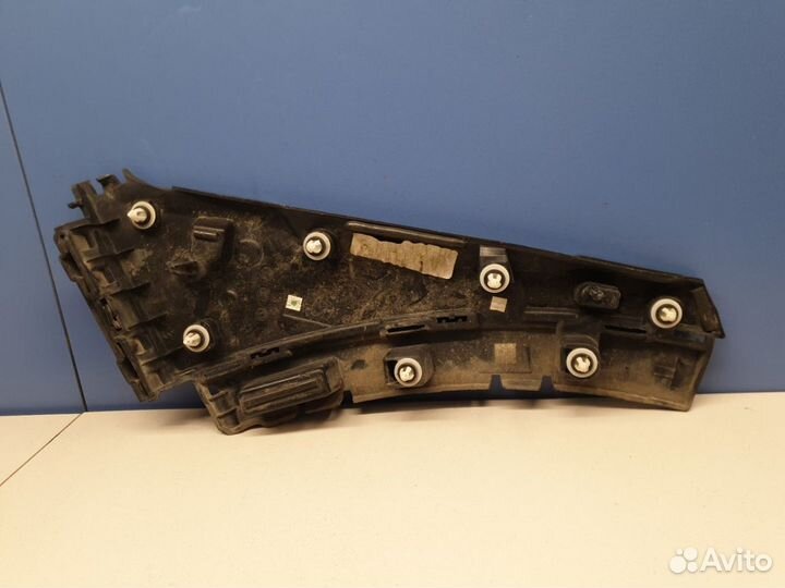 Кронштейн накладки воздуховода левый BMW X7 G07 20