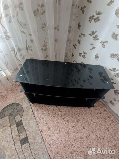 Стеклянная тумба под тв