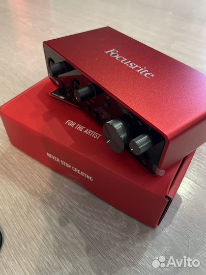 Звуковая карта Focusrite Scarlett 2i2 3th Gen