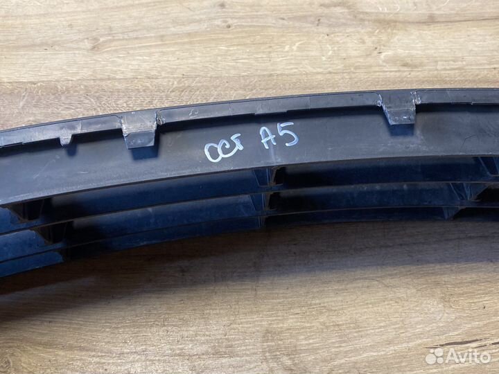 Skoda octavia a5 центральная решетка бампера