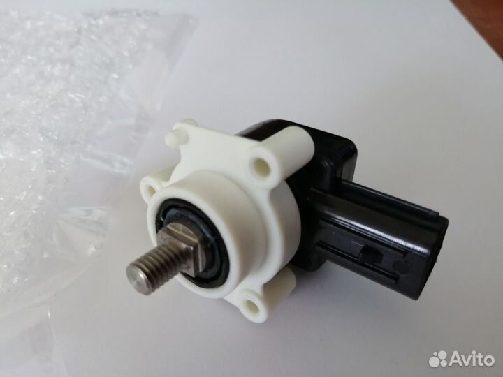 Датчик уровня кузова и фар Toyota Lexus Mitsubishi