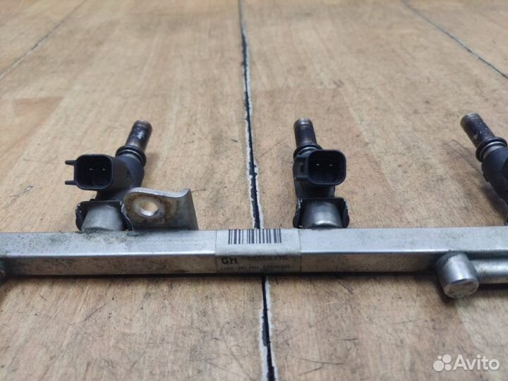 Топливная рампа Opel Astra H A16XER 2007