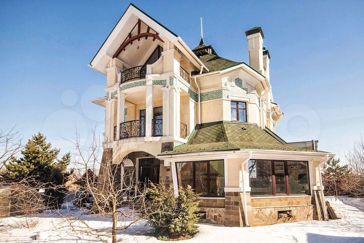 Дом 372 м² на участке 12 сот.