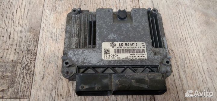 Блок управления двигателем Volkswagen Golf