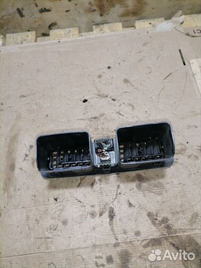 Дефлектор центральный Toyota Sprinter Carib AE110