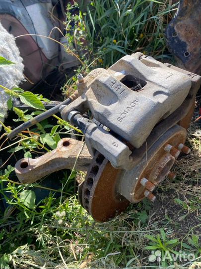 Кулак поворотный передний правый Suzuki Grand