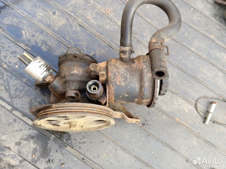 Насос гидроусилителя на Тойота Карина Е