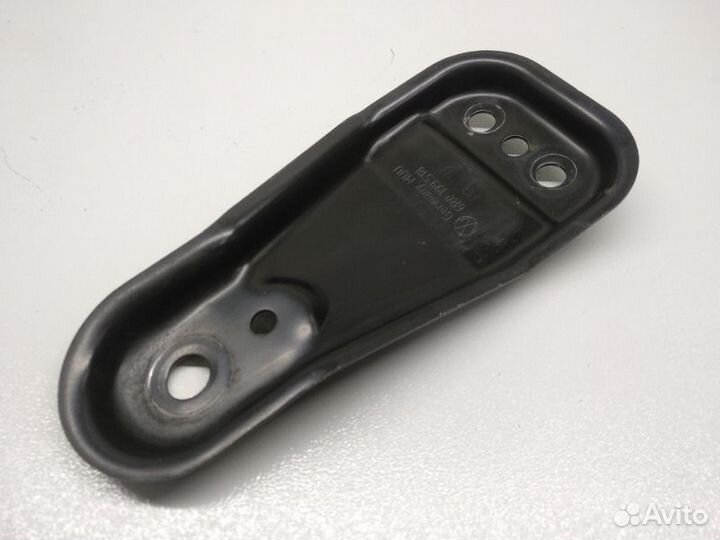 Кронштейн передний правый Volkswagen Polo 5 1.6