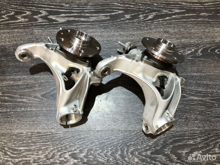 Кулак левый передний алюминиевый MQB