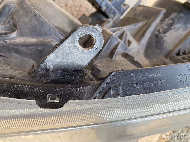 Фара левая на toyota avensis T250