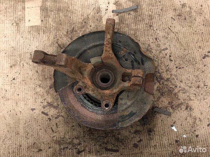 Renault sandero кулак поворотный