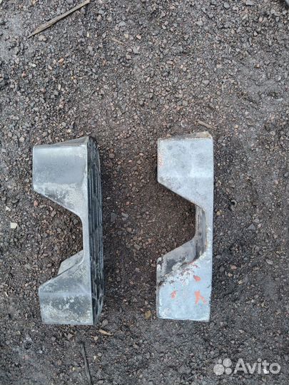 Кронштейн опора двигателя задняя Volvo F12