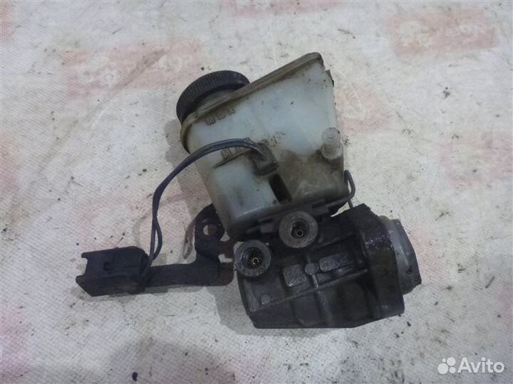 Главный тормозной цилиндр Mazda Xedos 6 седан 2.0