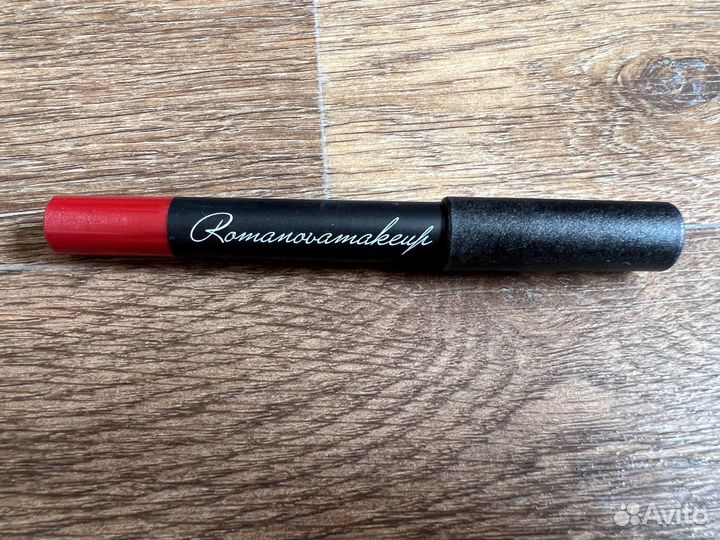 Карандаш для губ Romanovamakeup помада красная