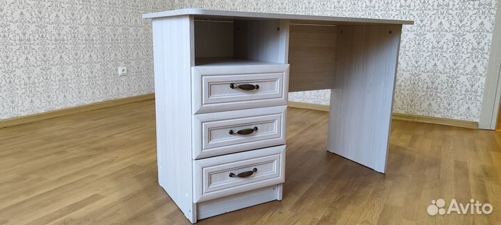 Письменный стол