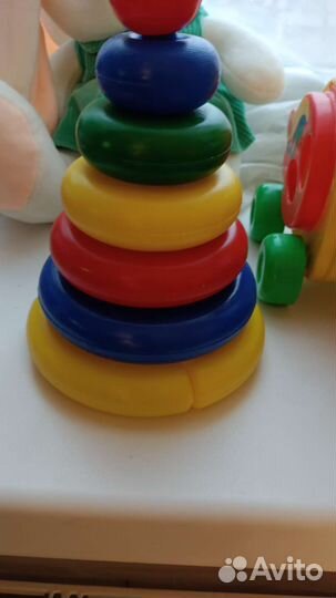 Детские игрушки и перчатки зимние