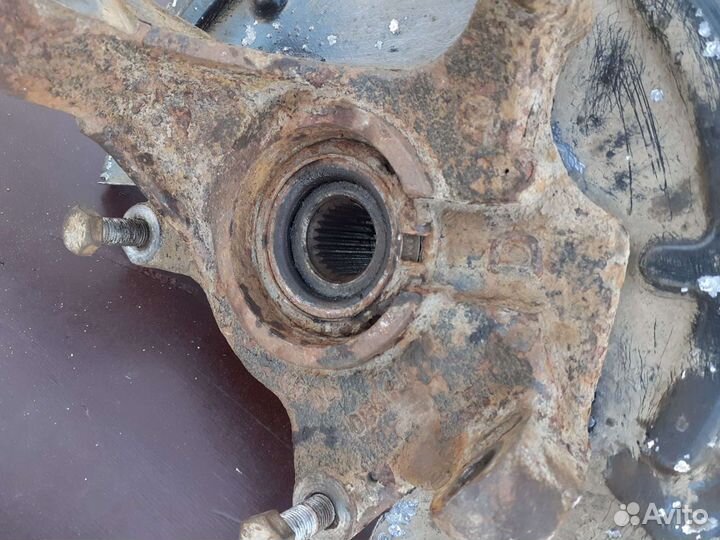 Кулак поворотный передний правый Рено Лагуна 1.6