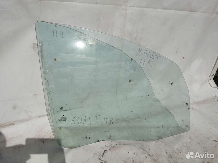 Стекло боковое переднее правое Mitsubishi Colt Z3