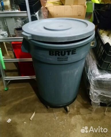 Контейнер для мусора brute 121 л. на колесах
