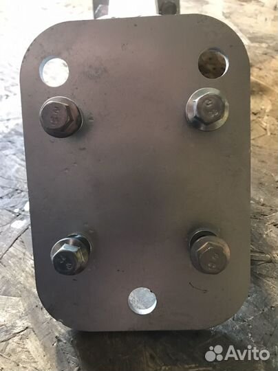 Для легкового прицепа кронштейн запаски штатный