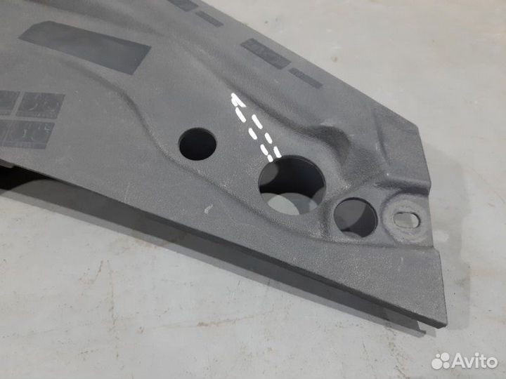 Кожух замка капота Toyota Land Cruiser 200