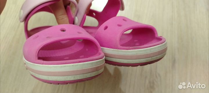 Сандалии crocs j1