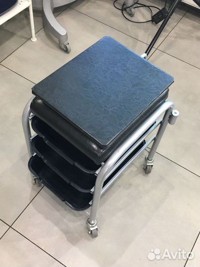 Стул для мастера педикюра бу