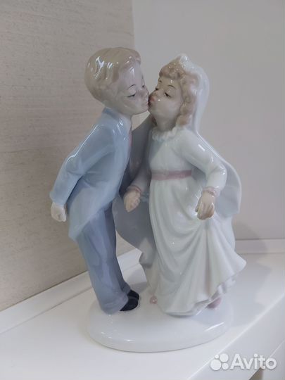 Статуэтка фарфор