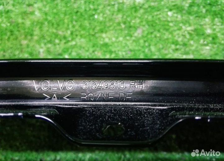 Накладка стойки передняя правая Volvo Xc90