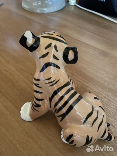 Фарфоровая статуэтка