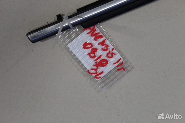 Молдинг стекла задней правой двери Toyota Avensis