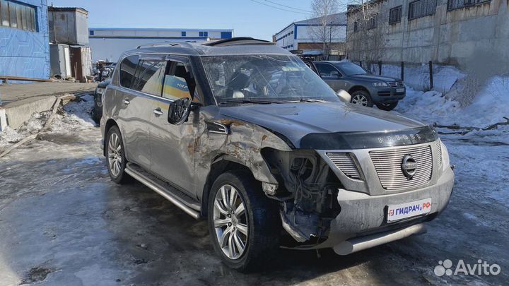 Накладка решетки радиатора Nissan Patrol (Y62)