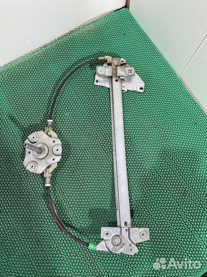 Стеклоподьемник задний левый Mitsubishi Carisma